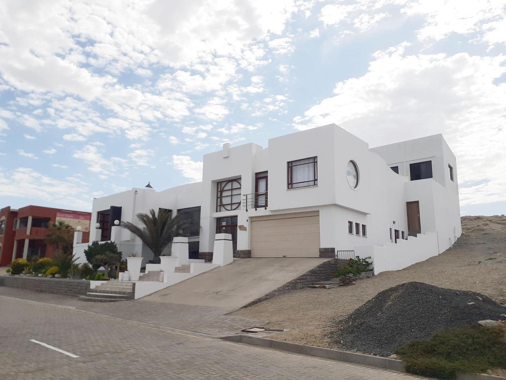 Shark Island Guesthouse Lüderitz Exterior foto